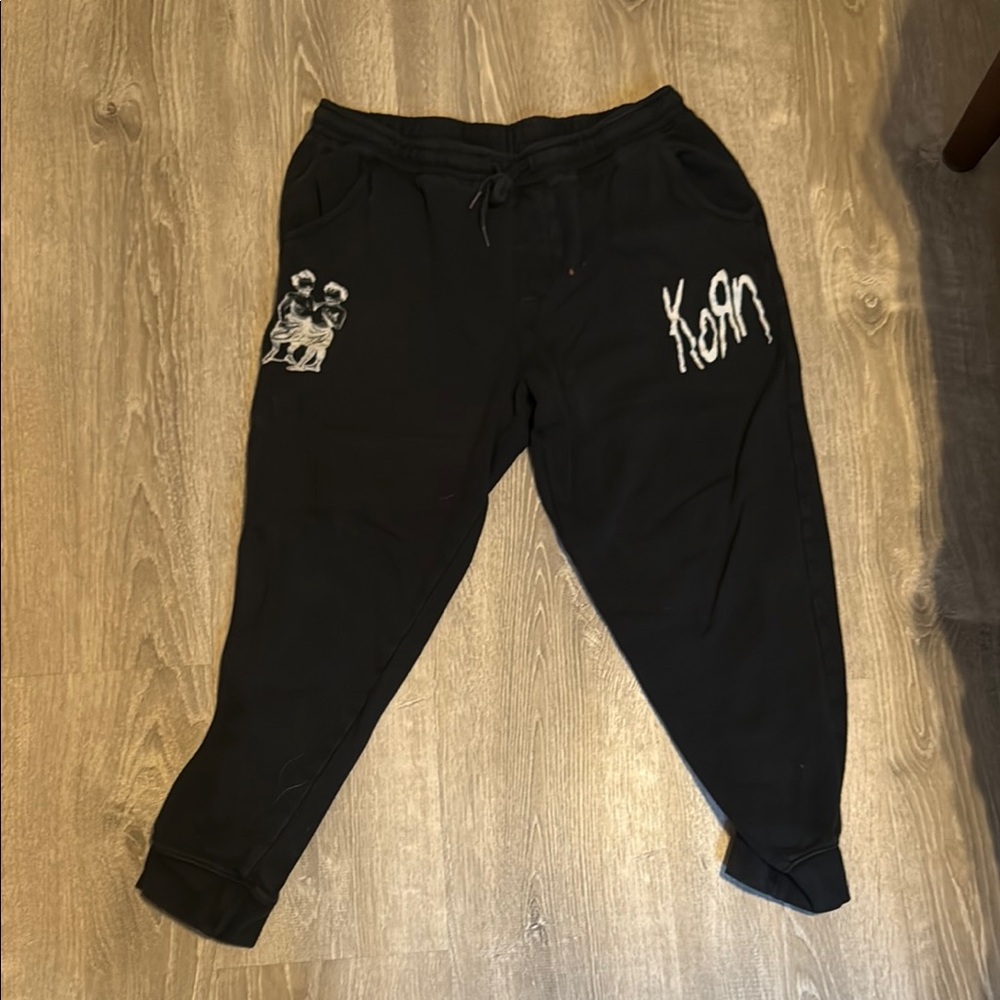 KoRn sweats